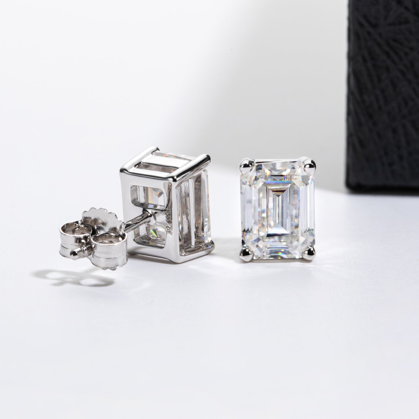 Brinco Solitário 6 quilates par Emerald Cut