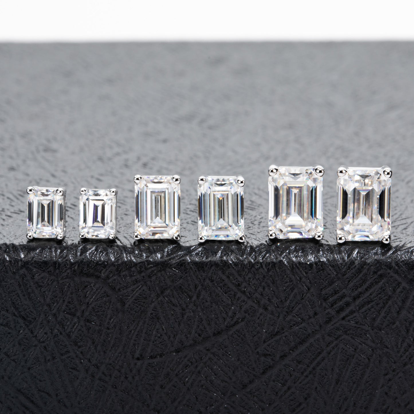 Brinco Solitário 6 quilates par Emerald Cut