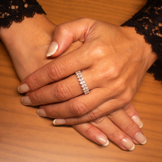 Aliança Oval Inteira 30 pontos cada moissanite