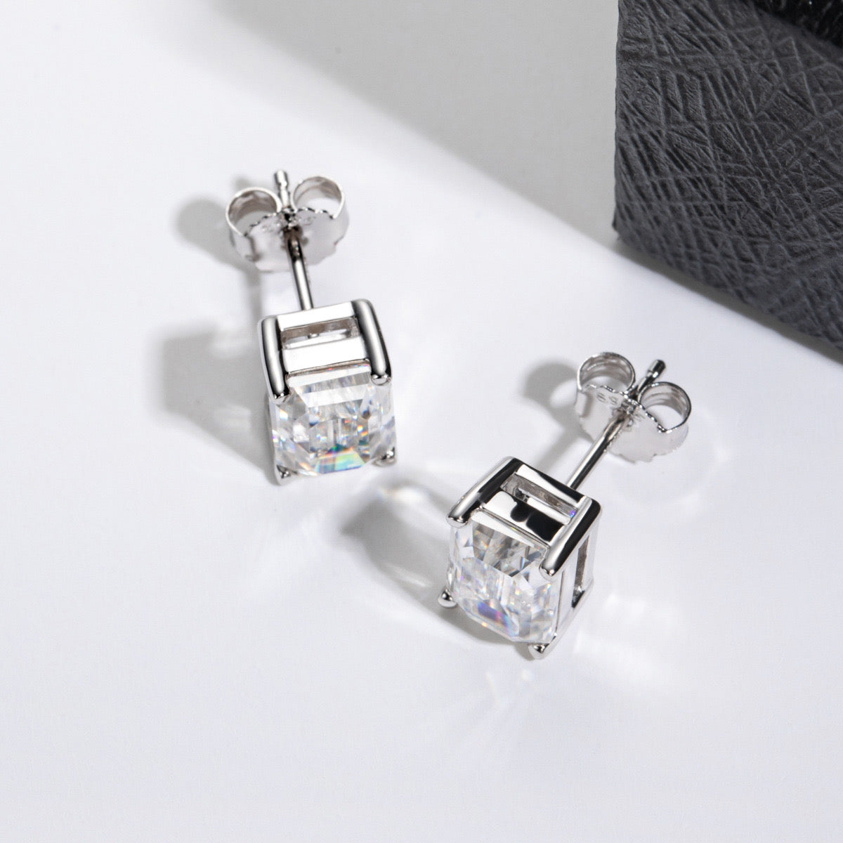 Brinco Solitário 6 quilates par Emerald Cut