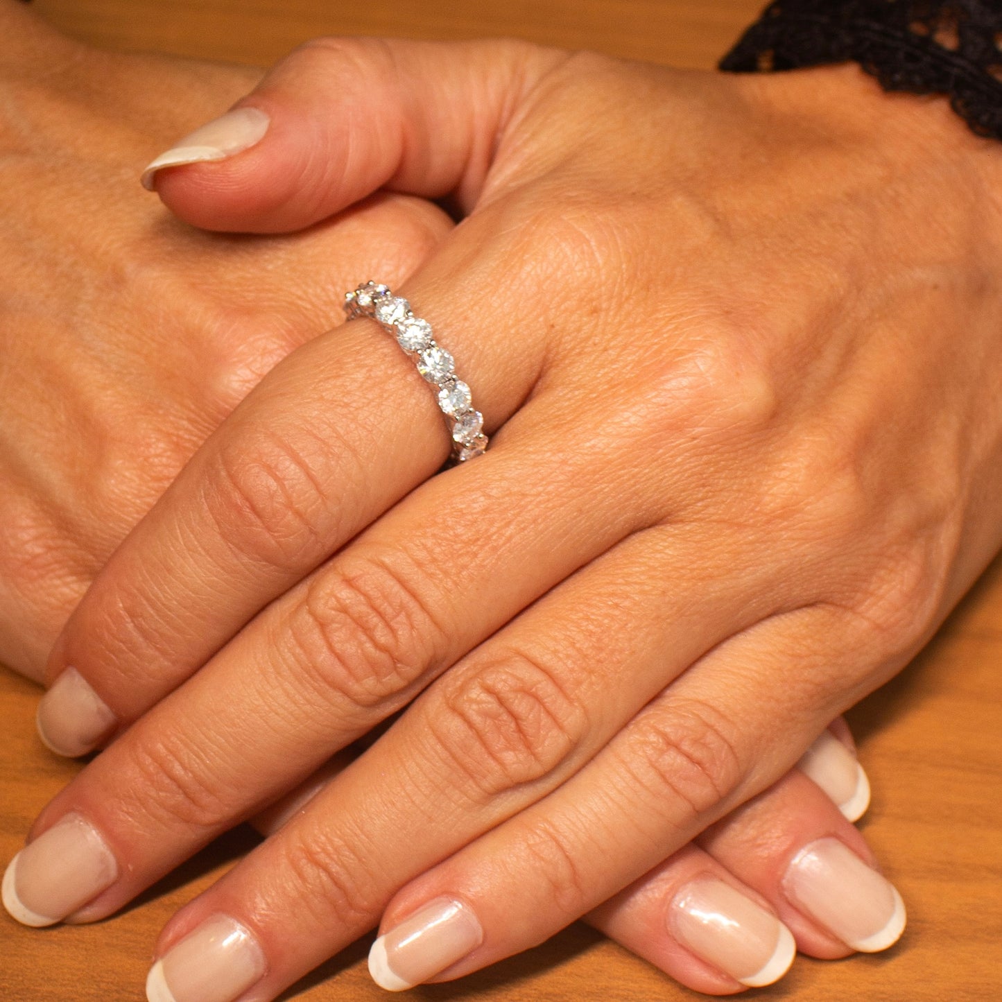 Aliança Inteira de 30 pontos cada moissanite