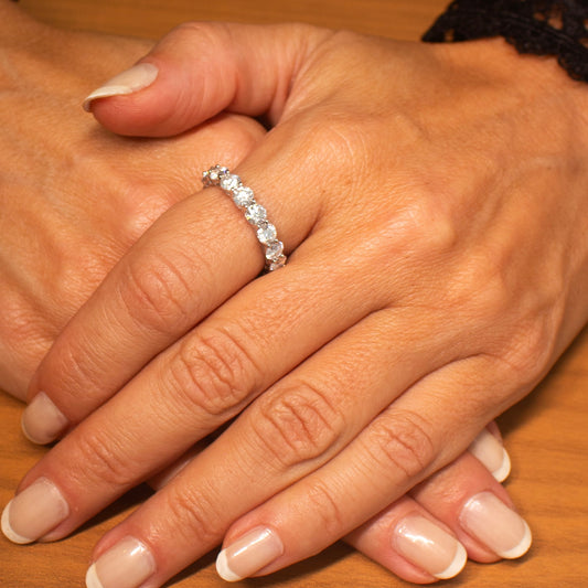 Aliança Inteira de 30 pontos cada moissanite