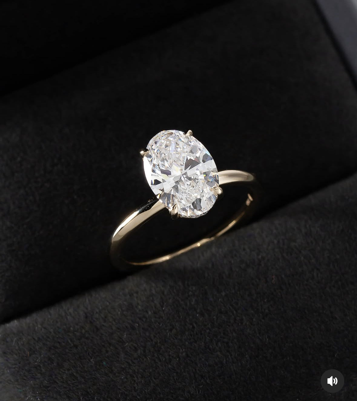 Anel Oval 8 Quilates em Prata com Banho de Ouro Amarelo 18k