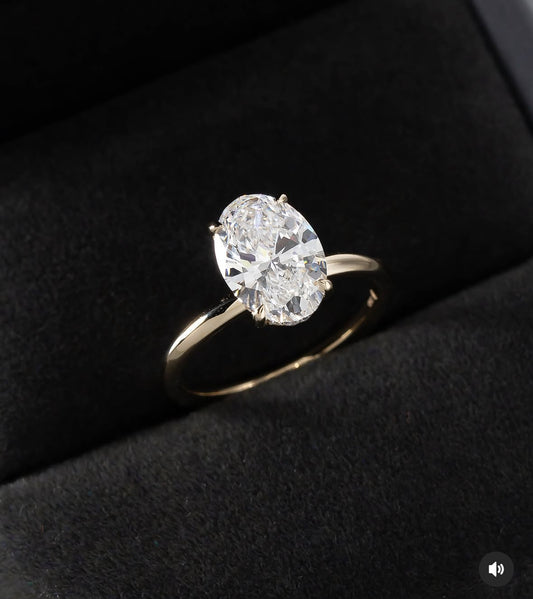 Anel Oval 8 Quilates em Prata com Banho de Ouro Amarelo 18k