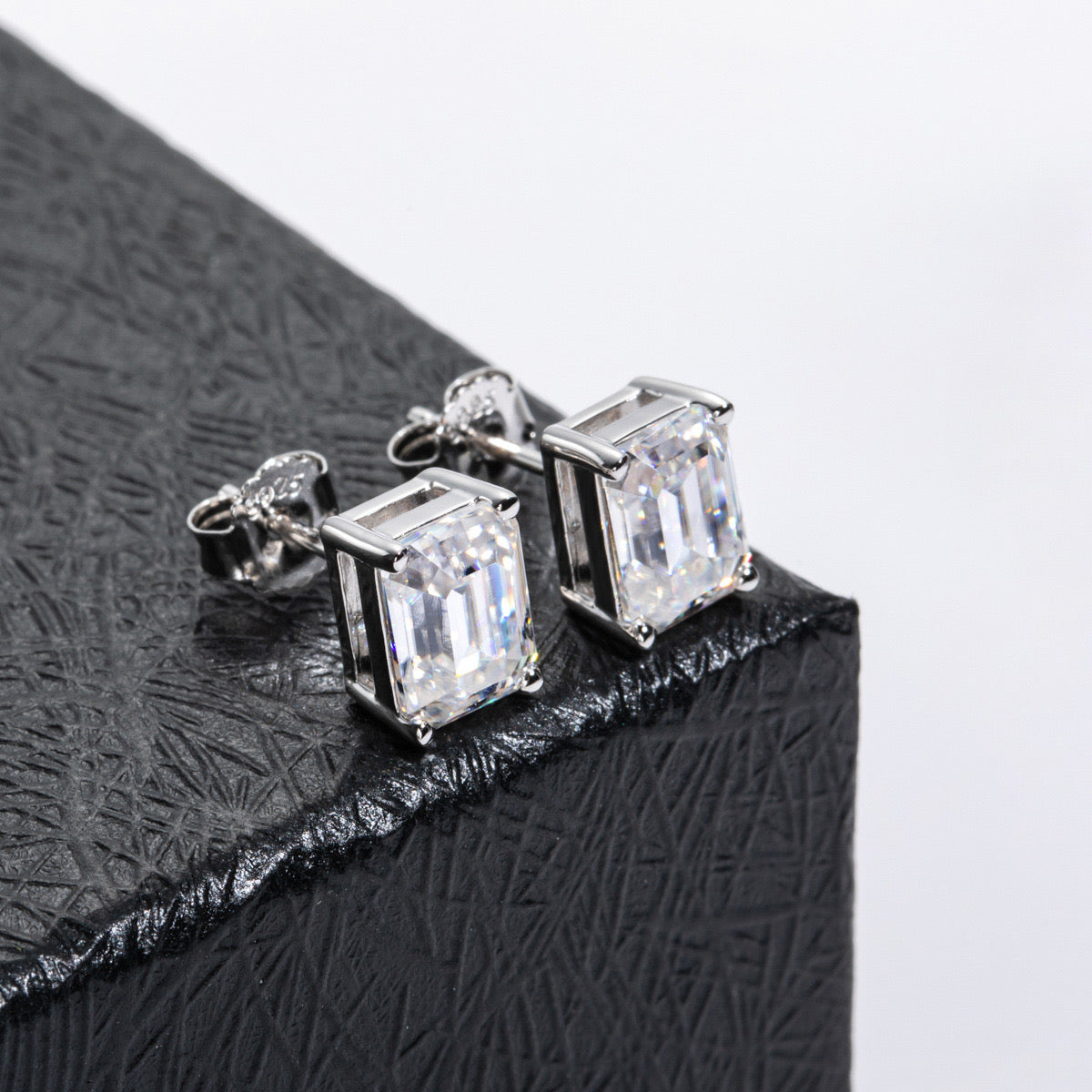 Brinco Solitário 6 quilates par Emerald Cut
