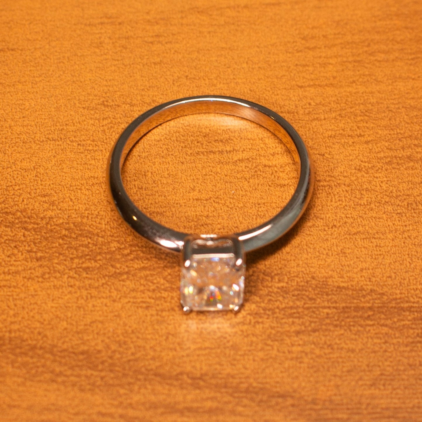 Anel Solitário Emerald Cut 2 quilates