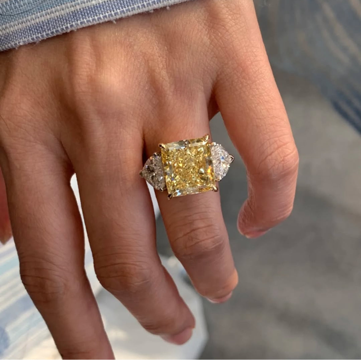 Anel Neide Fancy Yellow em prata 925