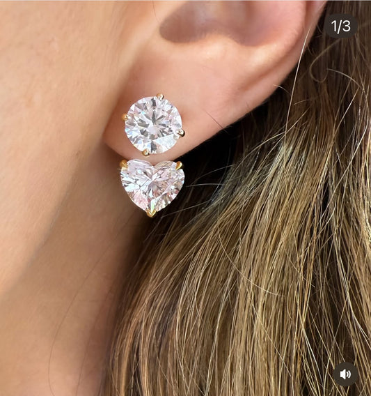 Brinco Romeu ( Diamante moissanite redondo + Diamante moissanite coração)