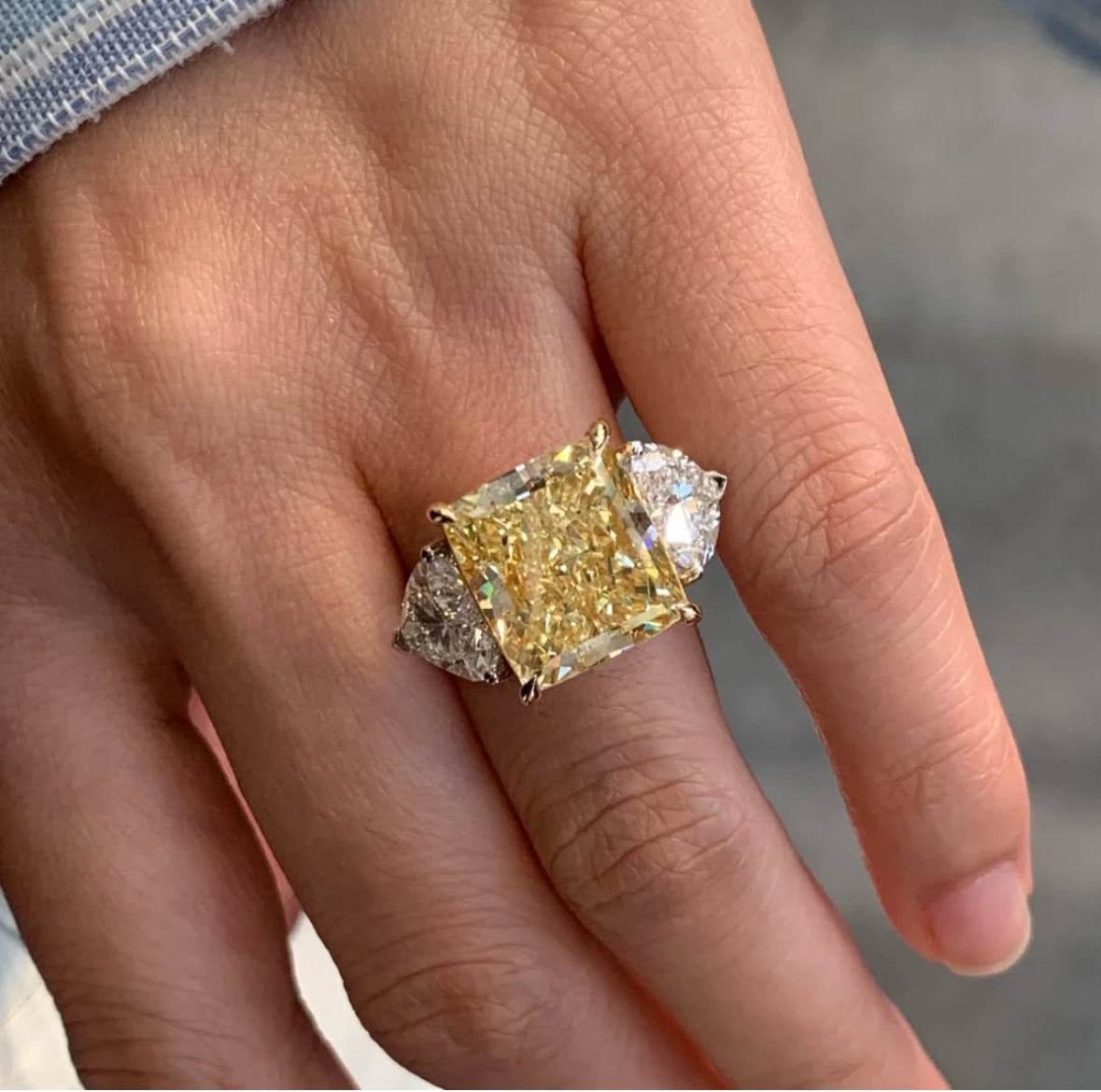 Anel Neide Fancy Yellow em prata 925