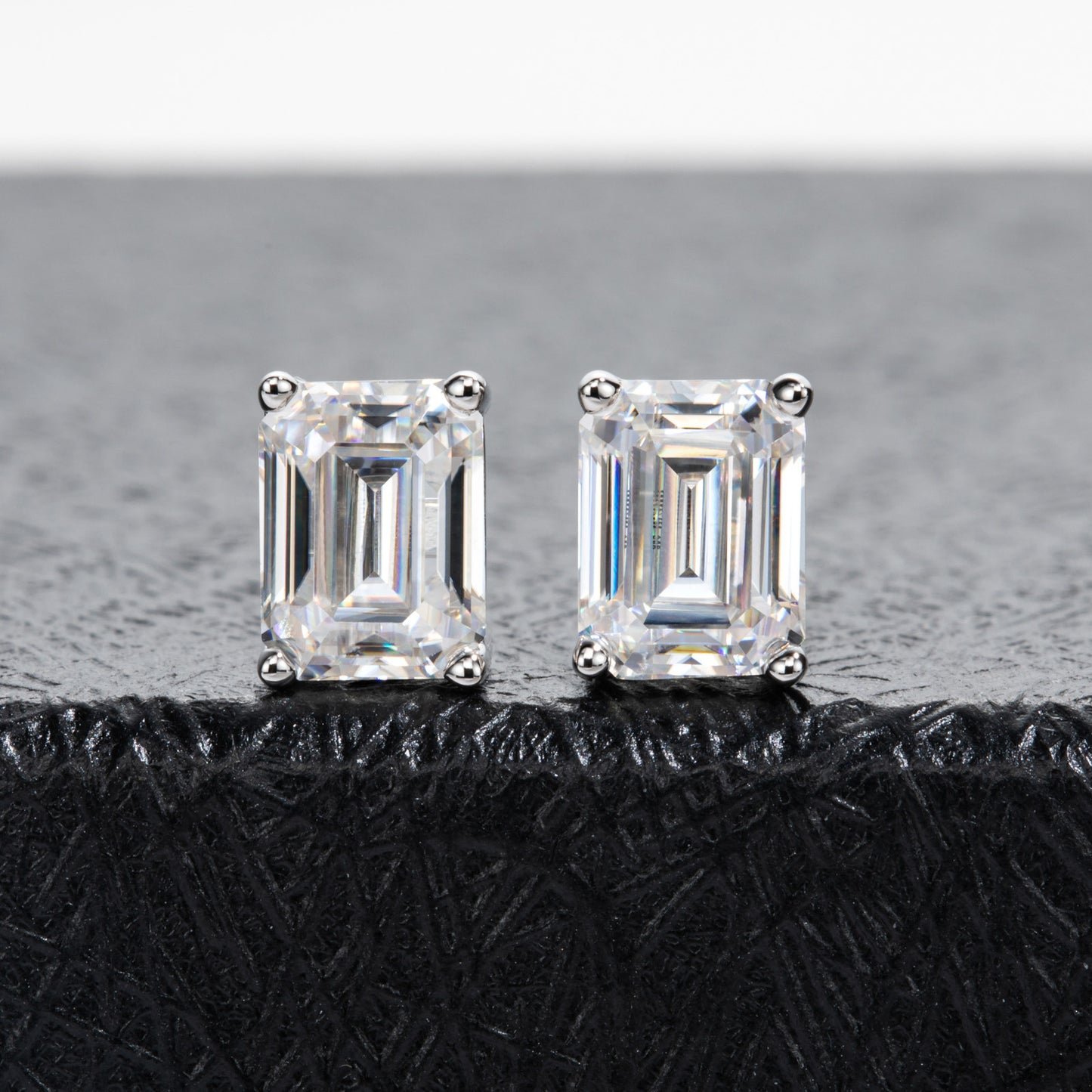 Brinco Solitário 6 quilates par Emerald Cut