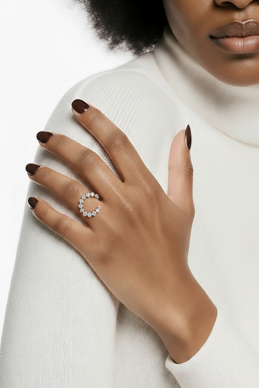 Anel Lua com pedras de 30 pontos de moissanite